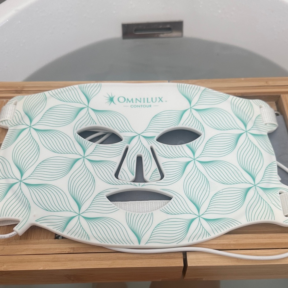 Omnilux Contour White and Green Skincare Mask
